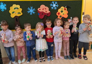 Na zdjęciu widać dzieci na Warsztatach Świątecznych.