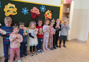 Na zdjęciu widać dzieci na Warsztatach Świątecznych.