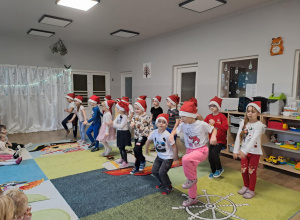Występy w Żłobku grupy Słonecznej Gromady z okazji Bożego Narodzenia.