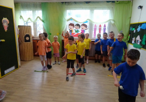 Na zdjęciu widać dzieci na turnieju sportowym.