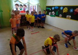 Na zdjęciu widać dzieci na turnieju sportowym.