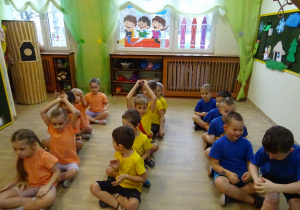 Na zdjęciu widać dzieci na turnieju sportowym.