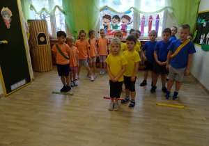 Na zdjęciu widać dzieci na turnieju sportowym.