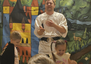 Na zdjęciu widać przedstawienie wystawiane przez Teatr.