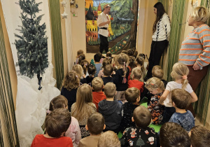 Na zdjęciu widać przedstawienie wystawiane przez Teatr.