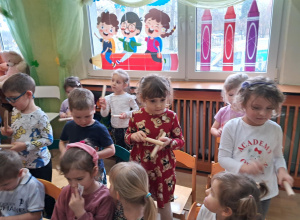 "Zabawy muzyczne z wykorzystaniem instrumentów muzycznych"