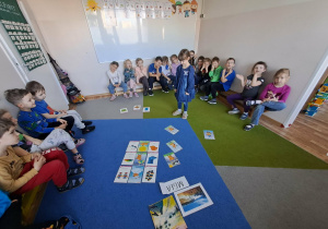 Na zdjęciu widać dzieci na zajęciach dydaktycznych.