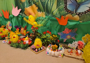 Na zdjęciu widać ozdoby wielkanocne.