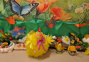 Na zdjęciu widać ozdoby wielkanocne.