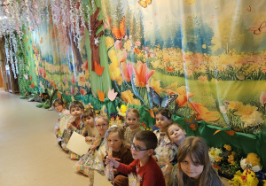 Na zdjęciu widać dzieci podczas rozstrzygnięcia konkursu.