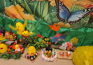 Na zdjęciu widać ozdoby wielkanocne.