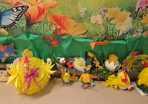 Na zdjęciu widać ozdoby wielkanocne.