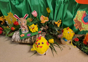 Na zdjęciu widać ozdoby wielkanocne.