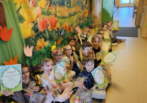 Na zdjęciu widać dzieci podczas rozstrzygnięcia konkursu.