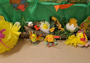 Na zdjęciu widać ozdoby wielkanocne.