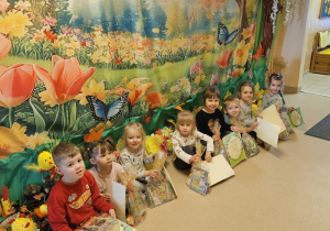 Na zdjęciu widać dzieci podczas rozstrzygnięcia konkursu.