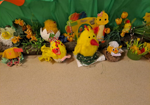 Na zdjęciu widać ozdoby wielkanocne.