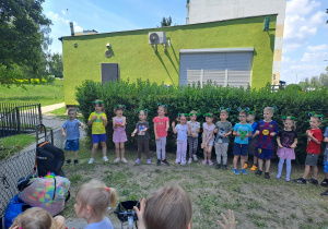 Na zdjęciu widać dzieci na koncercie Uli Pakuły.